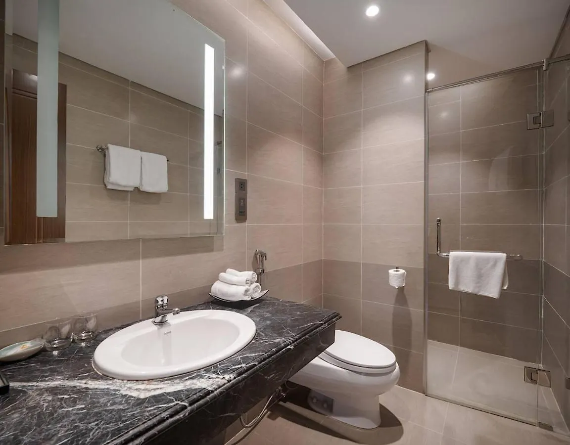 Luxury Apartment - Rooftop Swimming Pool - Beach Front - Hinata Apartment Da Nang Vietnam