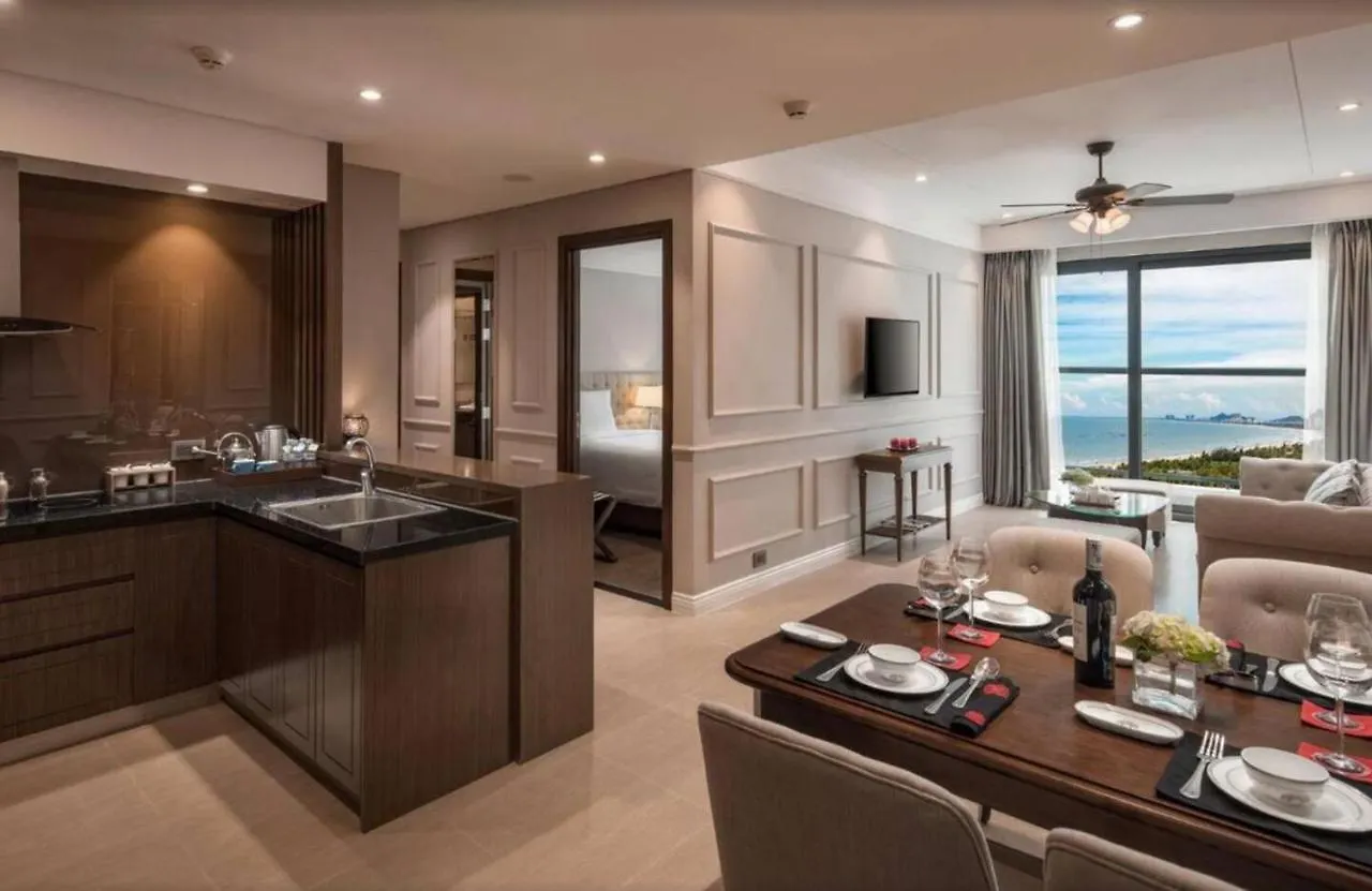 Luxury Apartment - Rooftop Swimming Pool - Beach Front - Hinata Apartment Da Nang