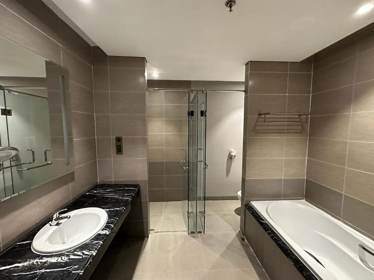 Luxury Apartment - Rooftop Swimming Pool - Beach Front - Hinata Apartment Da Nang