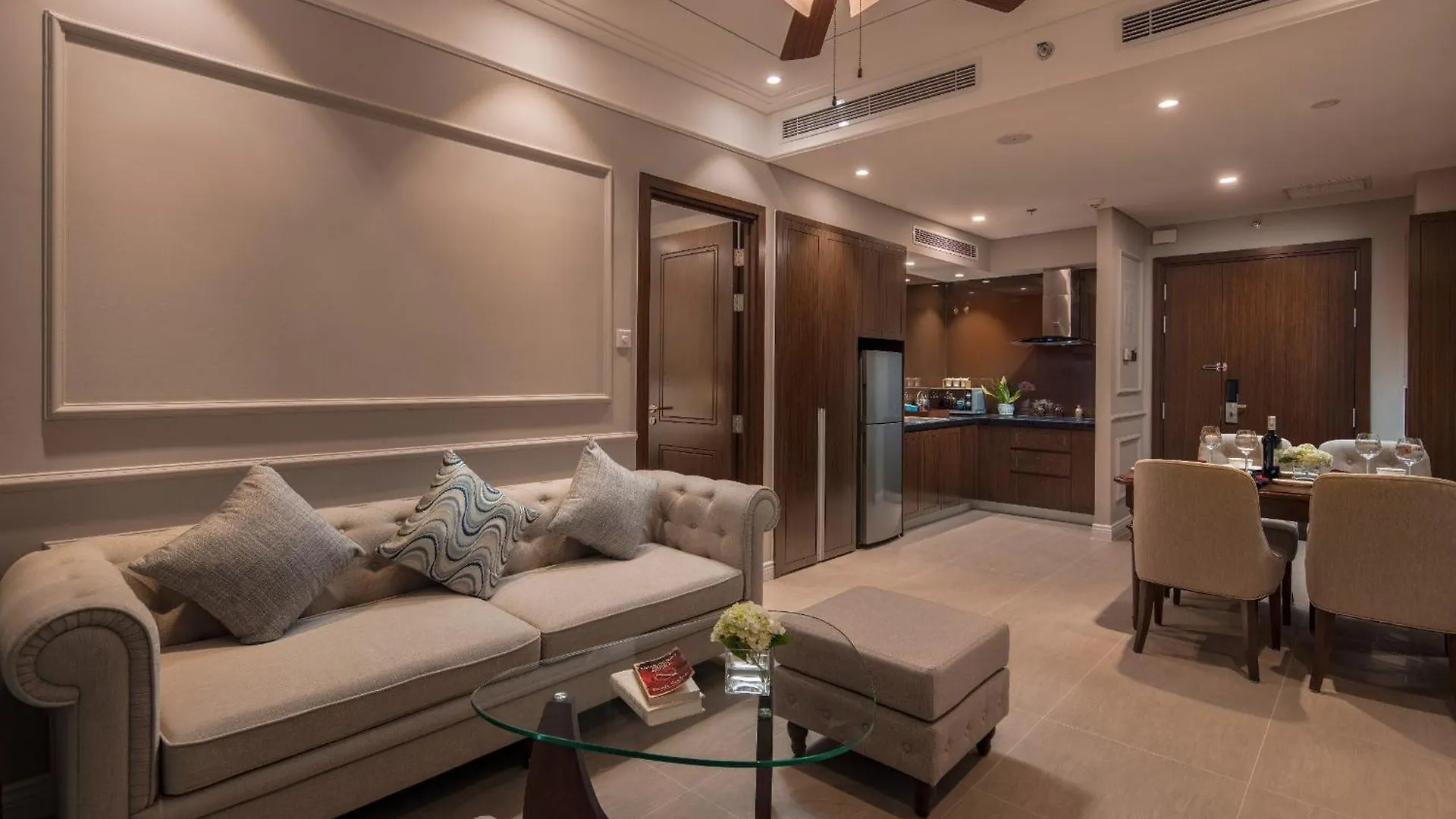 Luxury Apartment - Rooftop Swimming Pool - Beach Front - Hinata Apartment Da Nang