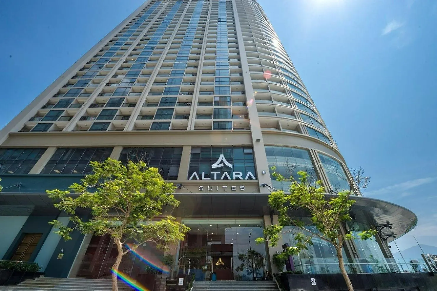 Luxury Apartment - Rooftop Swimming Pool - Beach Front - Hinata Apartment Da Nang