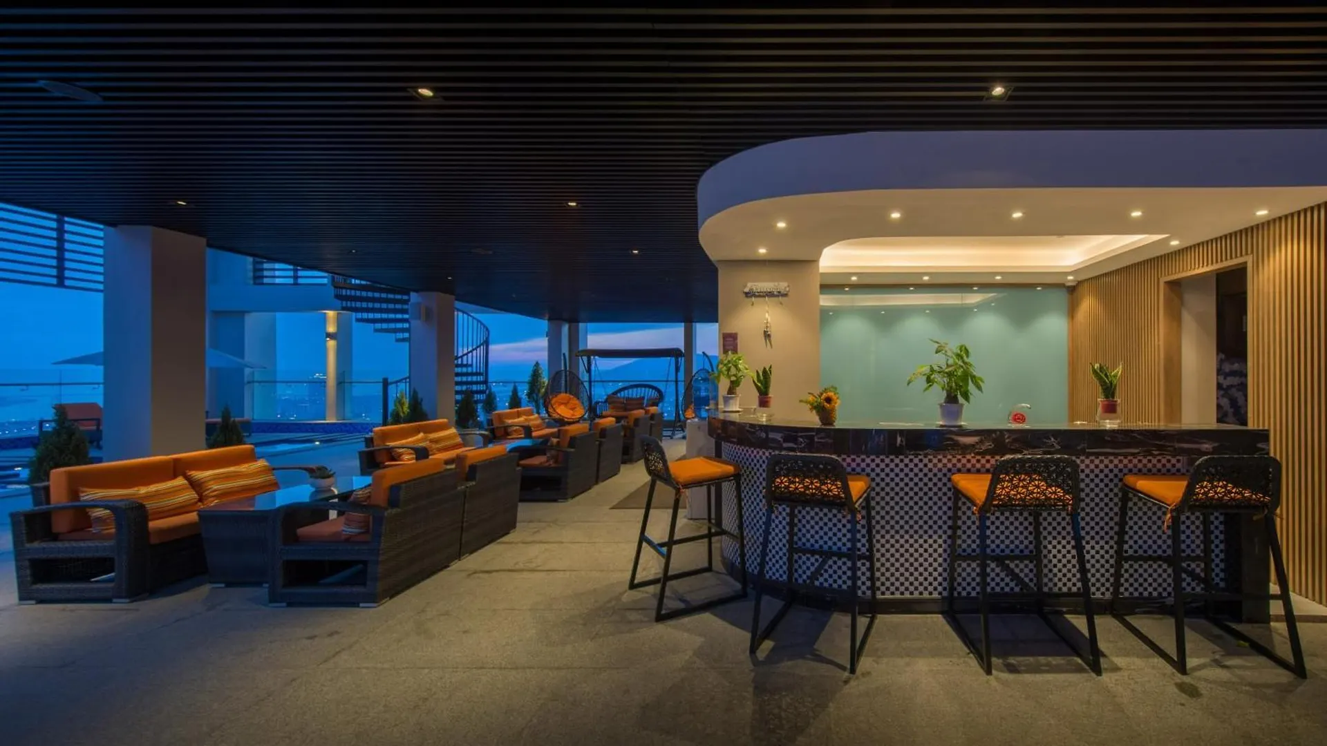 Luxury Apartment - Rooftop Swimming Pool - Beach Front - Hinata Apartment Da Nang