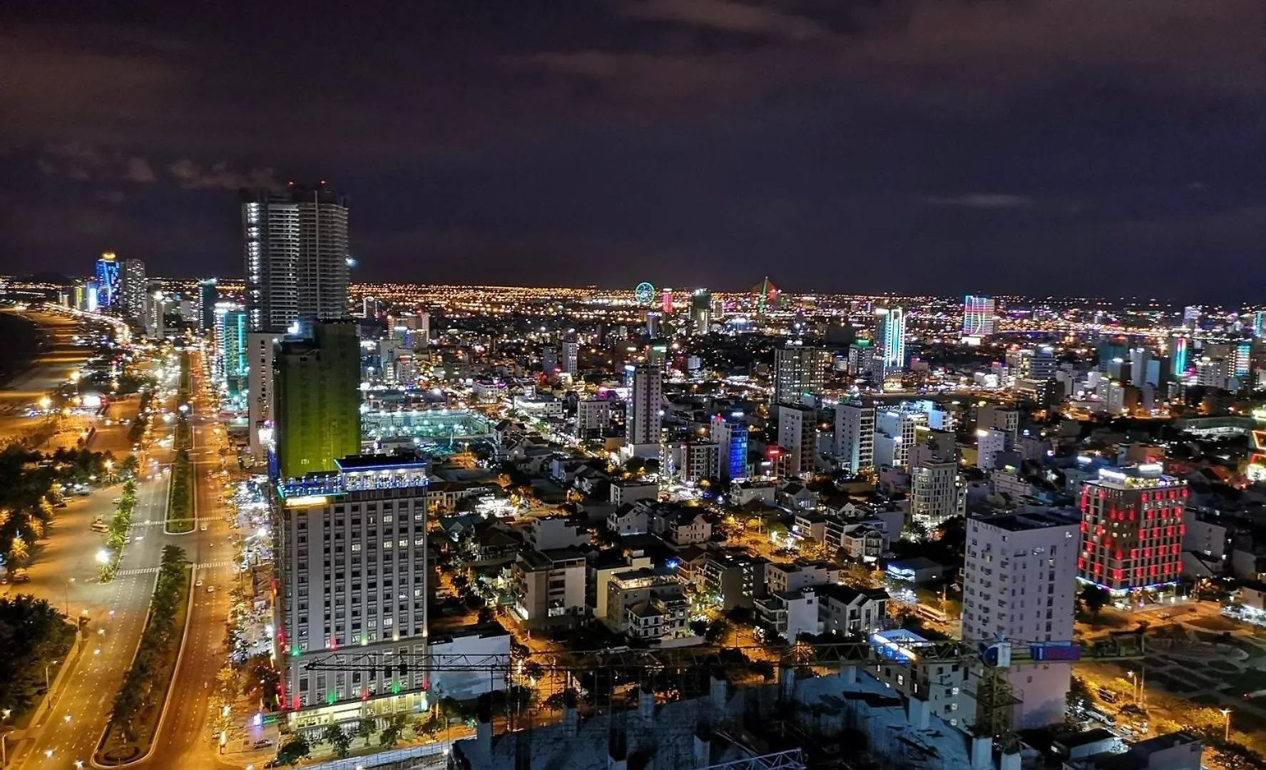 Luxury Apartment - Rooftop Swimming Pool - Beach Front - Hinata Apartment Da Nang