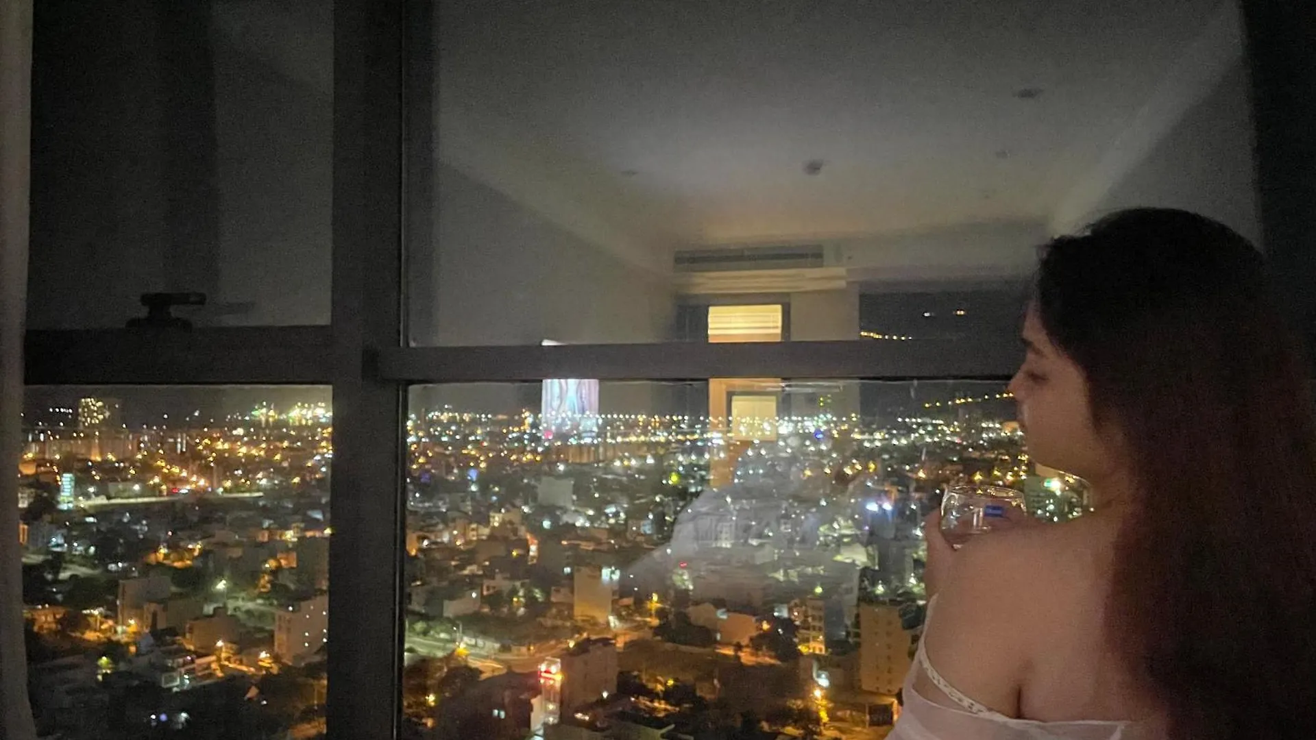 Luxury Apartment - Rooftop Swimming Pool - Beach Front - Hinata Apartment Da Nang