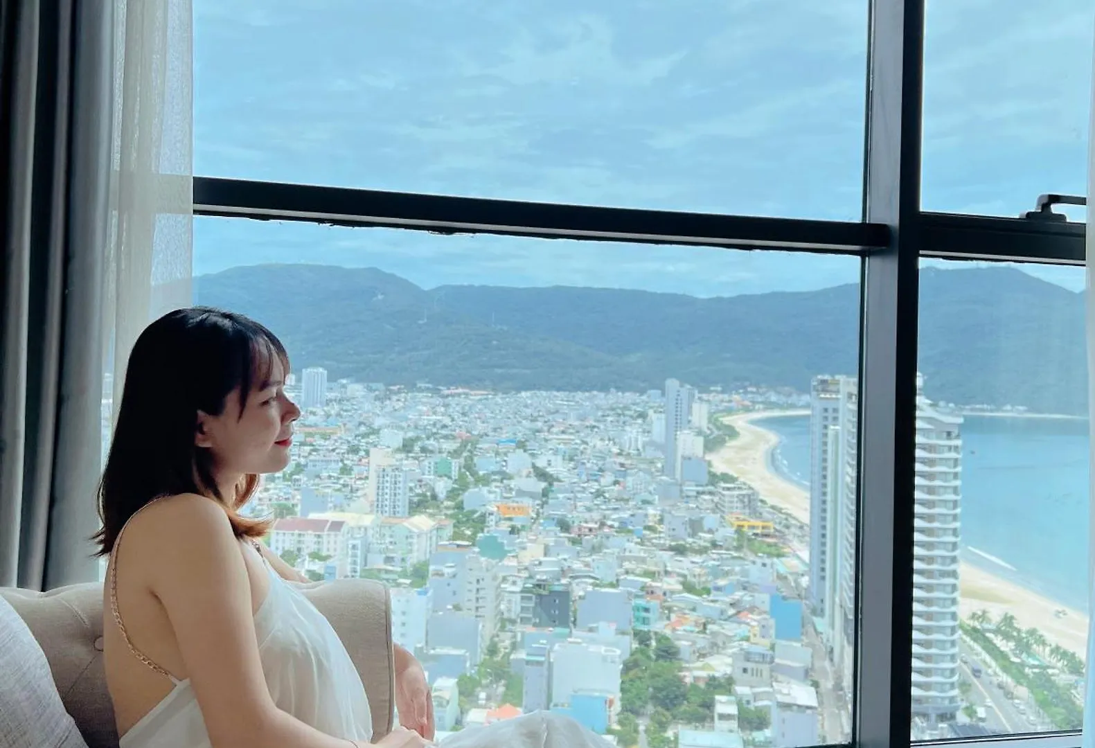 Luxury Apartment - Rooftop Swimming Pool - Beach Front - Hinata Apartment Da Nang