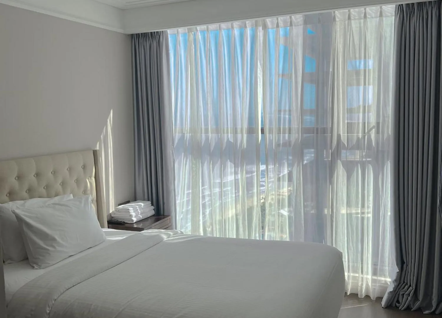 Luxury Apartment - Rooftop Swimming Pool - Beach Front - Hinata Apartment Da Nang 0*,  Vietnam